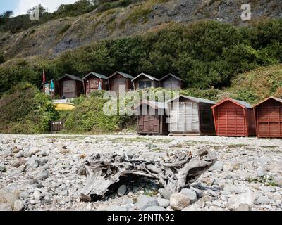 Capanne sulla spiaggia di Monmouth Beach, Lyme Regis, Dorset, Regno Unito, 2019. Foto Stock