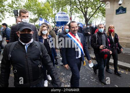 Rassemblement National (RN) sostituto Sebastien Chenu come sindacati di polizia si riuniscono per un raduno davanti all'Assemblee Nationale (Assemblea nazionale francese) a Parigi il 19 maggio 2021, per chiedere una punizione più severa per gli attacchi contro i propri, due settimane dopo un ufficiale è stato ucciso a colpi di arma da fuoco mentre indagava sulle offerte di droga. I sindacati di polizia hanno chiesto che la riunione agiva per una migliore protezione e una minore tolleranza verso la violenza contro gli ufficiali, un anno prima delle elezioni presidenziali in cui le questioni di sicurezza saranno un tema chiave. Foto di Raphael Lafargue/ABACAPRESS.COM Foto Stock