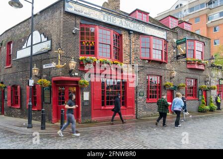 L'Anchor, un pub su Park Street nel quartiere di Bankside, sulla riva sud del fiume Tamigi. Londra, Inghilterra, Regno Unito Foto Stock