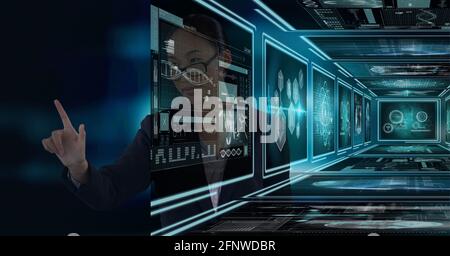 Composizione di uomo d'affari che tocca lo schermo interattivo con l'elaborazione dei dati medici Foto Stock