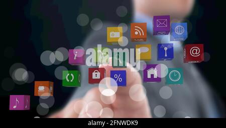 Composizione di touchscreen uomo d'affari con icone colorate digitali Foto Stock