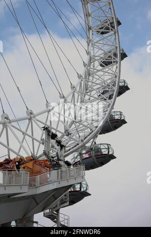 Vista astratta del London Eye , Gran Bretagna, 17 maggio 2021 Foto Stock