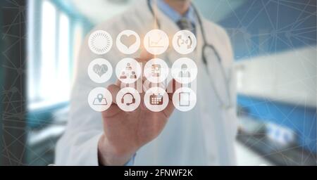 Composizione del medico maschile touchscreen con icone e medico elaborazione dei dati Foto Stock