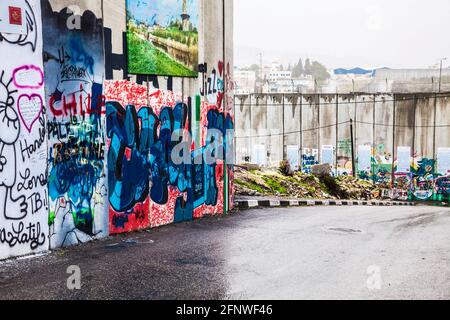 Parte della barriera israeliana della Cisgiordania vicino a Betlemme. Foto Stock