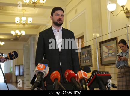 KIEV, UCRAINA - 19 MAGGIO 2021 - UN briefing si svolge presso la sede del parlamento ucraino, Kiev, capitale dell'Ucraina. Foto Stock