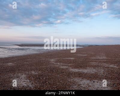 Bassa marea Pagham Beach, Regno Unito. Foto Stock