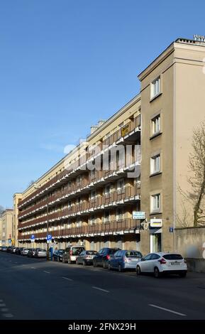 Edifici residenziali del quartiere di Muranow, ex zona del Ghetto di Varsavia, Varsavia, Polonia Foto Stock