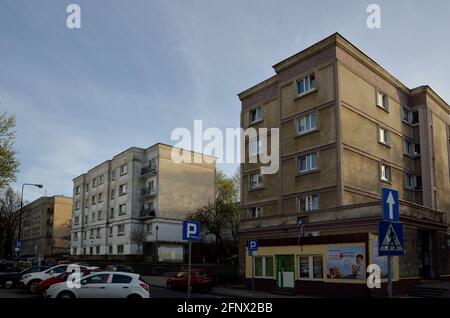 Edifici residenziali del quartiere di Muranow, ex zona del Ghetto di Varsavia, Varsavia, Polonia Foto Stock