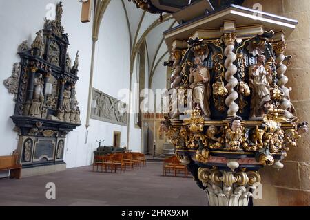 evangelische Neustädter Marienkirche aus dem 15. Jahrhundert - Barocke Kanzel aus dem 17. Jahrhundert, Bielefeld, Nordrhein-Westfalen, Germania Foto Stock