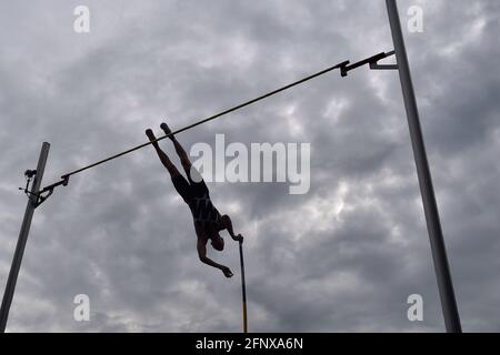 Ostrava, Repubblica Ceca. 19 maggio 2021. Sam Kendricks dagli Stati Uniti compete in pole-vault all'atletica Zlata Tretra (Golden Spike) Continental Tour - Gold atletica evento a Ostrava, Repubblica Ceca, 19 maggio 2021. Credit: Jaroslav Ozana/CTK Photo/Alamy Live News Foto Stock