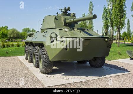 Nizhny Novgorod, Russia - Maggio 17 2021: Artiglieria semovente Monte Nona SVK . Mostra a N.Novgorod. Elettrodomestici in buone condizioni, gli esibizionisti Foto Stock