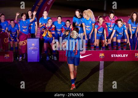 Barcellona, Spagna. 19 maggio 2021. Vicky Losada del FC Barcelona festeggia la Champions League e i titoli Primera Iberdrola dopo la partita Primera Iberdrola tra FC Barcelona e Athletic Club allo stadio Johan Cruyff di Barcellona, Spagna. Credit: David Ramirez/DAX/ZUMA Wire/Alamy Live News Foto Stock