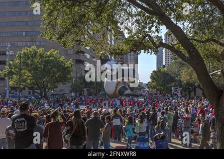 Austin, Texas/USA - 26 novembre 2016: Kung fu Panda, galleggia in mongolfiera alla parata annuale del giorno del Ringraziamento ad Austin, Texas. Foto Stock