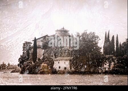 Italia Trentino Alto Adige - Castello di Toblino - in inverno Con neve Foto Stock