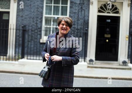 Londra, Inghilterra, Regno Unito. 20 maggio 2021. Il leader del Â partito unionista democratico uscente (DUP) e primo ministro dell'Irlanda del Nord Arlene FosterÂ arriva a Downing Street per incontrare il primo ministro britannico Boris Johnson l'ultima volta. Foster si dimorerà in qualità di leader del DUP il 28 maggio e terminerà il suo tempo come primo ministro alla fine di giugno. Credit: Tayfun Salci/ZUMA Wire/Alamy Live News Foto Stock