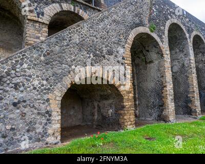 L'anfiteatro di Pompei è il più antico tra quelli conosciuti in epoca romana. Costruito nel 70 a.C. su iniziativa dei magistrati Caius Quinctus valgus e Marcus Porcius - sito archeologico di Pompei, Italia Foto Stock