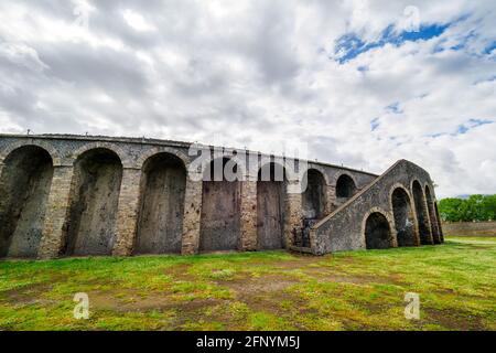 L'anfiteatro di Pompei è il più antico tra quelli conosciuti in epoca romana. Costruito nel 70 a.C. su iniziativa dei magistrati Caius Quinctus valgus e Marcus Porcius - sito archeologico di Pompei, Italia Foto Stock