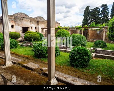 Praedia di Giulia Felice - il grande complesso di proprietà di Giulia Felice è implementato alla fine del i secolo a.C. a seguito dell'incorporazione di edifici precedenti in un unico complesso edilizio costituito da 'villa urbana' - sito archeologico di Pompei, Italia Foto Stock