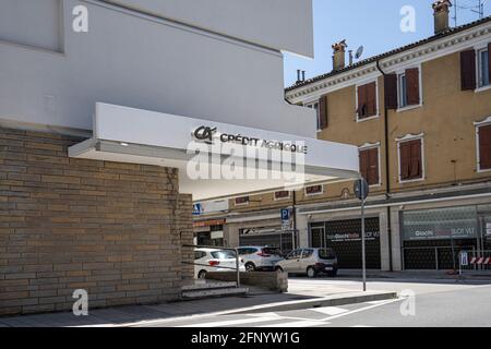 Palmanova, Italia. 18 maggio 2021. Ramo della banca Credit agricole di una città italiana. Foto Stock