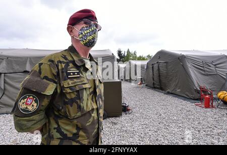 Rancirov, Repubblica Ceca. 20 maggio 2021. Giornata di controllo al campo tenda nella base militare di Rancirov, Repubblica Ceca, si è tenuta giovedì 20 maggio 2021. Le truppe statunitensi che si trasferiscono dalla Germania ad un esercizio in Ungheria si fermeranno sulla sua strada nel campo tenda di Rancirov vicino a Jihlava la domenica. Sulla foto si vede il Ministero della Difesa ceco sezione logistica capo Stefan Muransky. Credit: Lubos Pavlicek/CTK Photo/Alamy Live News Foto Stock