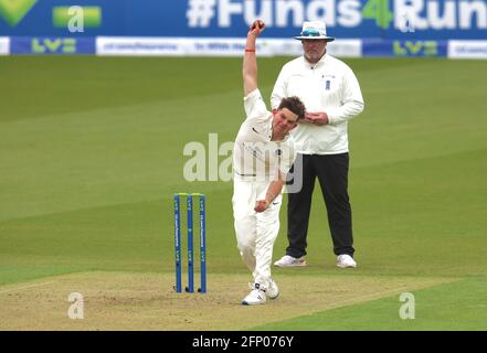 Londra, Regno Unito. 20 maggio 2021. Londra, Regno Unito. Bamber bowling come Surrey prendere Middlesex nel campionato della contea al Kia Oval, giorno uno. David Rowe/Alamy Live News. Foto Stock