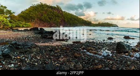 Tramonto su Koki Beach, Koki Beach Park, Hana, Maui, Hawaii, STATI UNITI Foto Stock