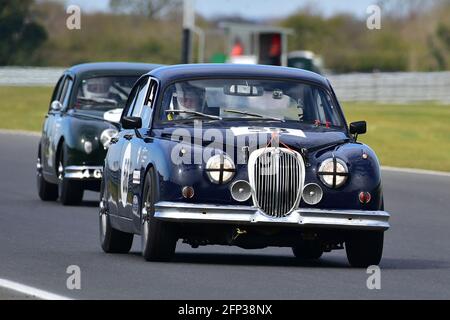 Derek Pearce, Tom Lenthall, Jaguar Mk1, Ecurie Classic Racing, Historic Sports Car Club, HSCC, Jim Russell Trophy Meeting, aprile 2021, Snetterton, NOR Foto Stock