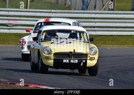 Duncan Wiltshire, Nick Crewdson, MG B, Ecurie Classic Racing, Historic Sports Car Club, HSCC, Jim Russell Trophy Meeting, aprile 2021, Snetterton, Foto Stock