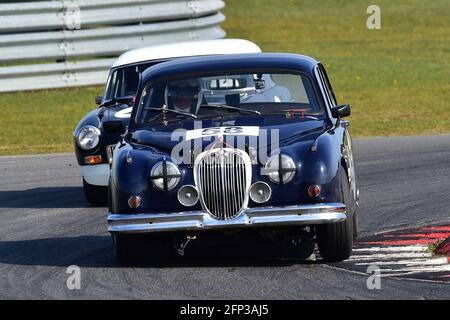 Derek Pearce, Tom Lenthall, Jaguar Mk1, Ecurie Classic Racing, Historic Sports Car Club, HSCC, Jim Russell Trophy Meeting, aprile 2021, Snetterton, NOR Foto Stock