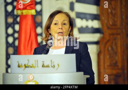 Kasbah, Tunisi, Tunisia. 20 maggio 2021. Il ministro degli interni italiano Luciana Lamorgese, capo del governo tunisino Hichem Mechichi, riceve il ministro degli interni italiano Luciana Lamorgese, accompagnato dal politico svedese e dal commissario europeo per gli Affari interni Ylva Johansson, che si trova in Tunisia nel palazzo del governo della Kasbah. Foto: Chokri Mahjoub. Credit: Chokri Mahjoub/ZUMA Wire/Alamy Live News Foto Stock