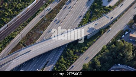 Vista aerea da un aereo di un incrocio a Trans-Canada Highway. Foto Stock