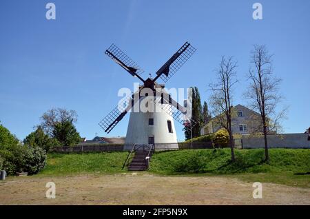 Austria, mulino a vento del 19 ° secolo situato a Podersdorf una parte di Eurasian Steppe a Burgenland Foto Stock
