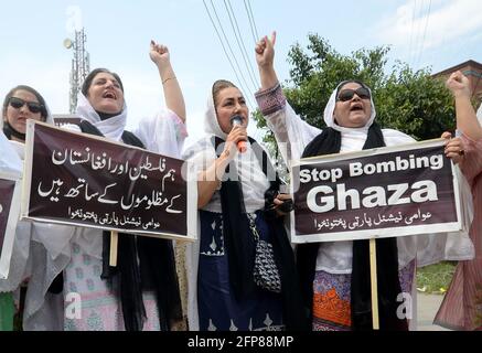 Peshawar, Pakistan. 20 maggio 2021. I sostenitori del TAJIR e dell'ANP musulmano pakistano partecipano a un raduno a Peshawar a sostegno dei palestinesi. (Foto di Pacific Press/Hussain Ali) Credit: Pacific Press Media Production Corp./Alamy Live News Foto Stock