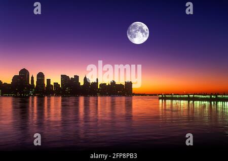 2005 STORICO QUARTIERE FINANZIARIO DOWNTOWN SKYLINE HUDSON RIVER MANHATTAN NUOVO YORK CITTÀ STATI UNITI Foto Stock