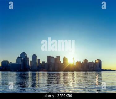 2005 STORICO QUARTIERE FINANZIARIO DOWNTOWN SKYLINE HUDSON RIVER MANHATTAN NUOVO YORK CITY USA6 Foto Stock