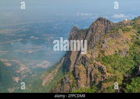 Vista dal Monte Zwegabin vicino a hPa An, Myanmar Foto Stock