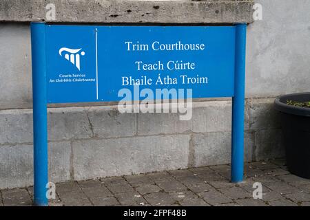 Cartello all'ingresso del Trim Courthouse Foto Stock