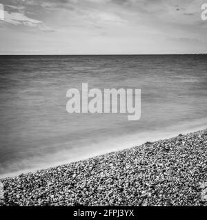 Bianco e nero di spiaggia Foto Stock