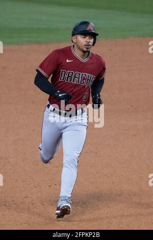 Arizona Diamondbacks terzo baseman Eduardo Escobar (5) gira le basi dopo una corsa a casa due durante una partita di MLB contro i Los Angeles Dodgers, We Foto Stock