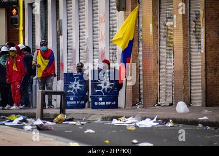 Passo, Narino, Colombia. 19 maggio 2021. Scontri tra dimostratori e disordini di polizia a Pato, Narino, il 19 maggio 2021, durante una protesta anti-governativa contro la brutalità della polizia e la riforma sanitaria del presidente Ivan Duque Credit: Camilo Erasso/LongVisual/ZUMA Wire/Alamy Live News Foto Stock