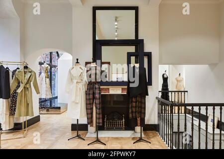 Conservare l'interno. Maison Rabih Kayrouz Boutique, Londra, Regno Unito. Architetto: n/a, 2020. Foto Stock