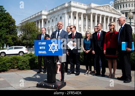 Washington, Stati Uniti. 20 maggio 2021. Il rappresentante degli Stati Uniti Brian Mast (R-FL) parla ad una conferenza stampa dei Repubblicani della Camera che 'hanno con Israele' circa la situazione attuale là. Credit: SOPA Images Limited/Alamy Live News Foto Stock