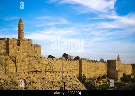 Torre di Davide e le mura della città di Gerusalemme Israele Foto Stock