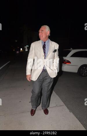 FORT LAUDERDALE; FL - MAGGIO 19: Rodger Stone e Katie Hopkins visto lasciare insieme dopo cena a Fort Lauderdale il 20 maggio 2021 a Fort Lauderdale, Florida Credit: Storms Media/MediaPunch persone: Rodger Stone, Katie Hopkins Foto Stock