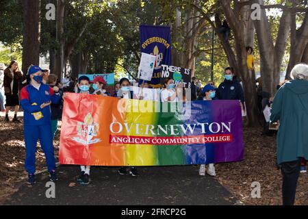 Melbourne, Australia 21 maggio 2021, studenti per una scuola di supernovon durante un rally che ha portato migliaia di studenti e sostenitori nelle strade di Melbourne per le proteste "Schools Strike 4 Climate" che hanno invitato i governi di tutto il mondo ad agire sul cambiamento climatico. Credit: Michael Currie/Alamy Live News Foto Stock