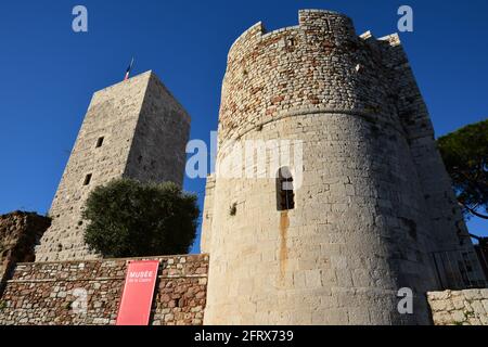 Francia, costa azzurra, Cannes, in un castello medievale, il museo Castre contiene una collezione di antichità, strumenti musicali e dipinti. Foto Stock