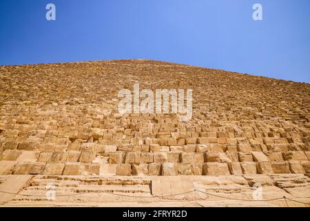 18 aprile 2021. Egitto, Cairo - Giza. Vista generale delle piramidi Foto Stock