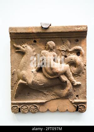 Lastre con Nereidi su Triton i sec a.C. Terracotta Pompei sito archeologico, Italia Foto Stock