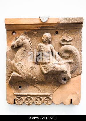 Lastre con Nereidi su Triton i sec a.C. Terracotta Pompei sito archeologico, Italia Foto Stock