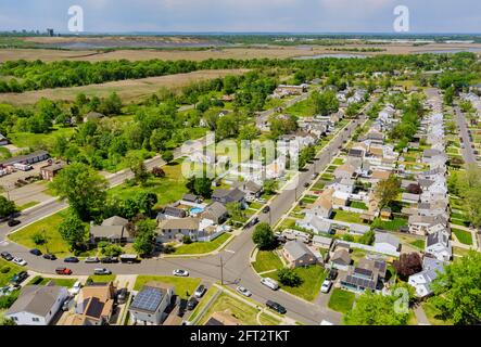 Vista panoramica aerea ai tetti delle case in La piccola città di Sayreville del New Jersey dell'America Foto Stock
